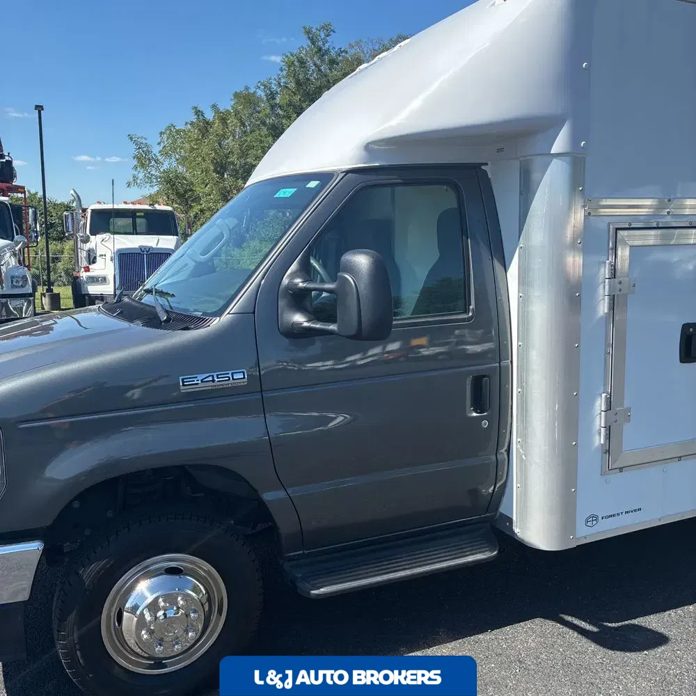 2025 Ford Commercial Vans E450