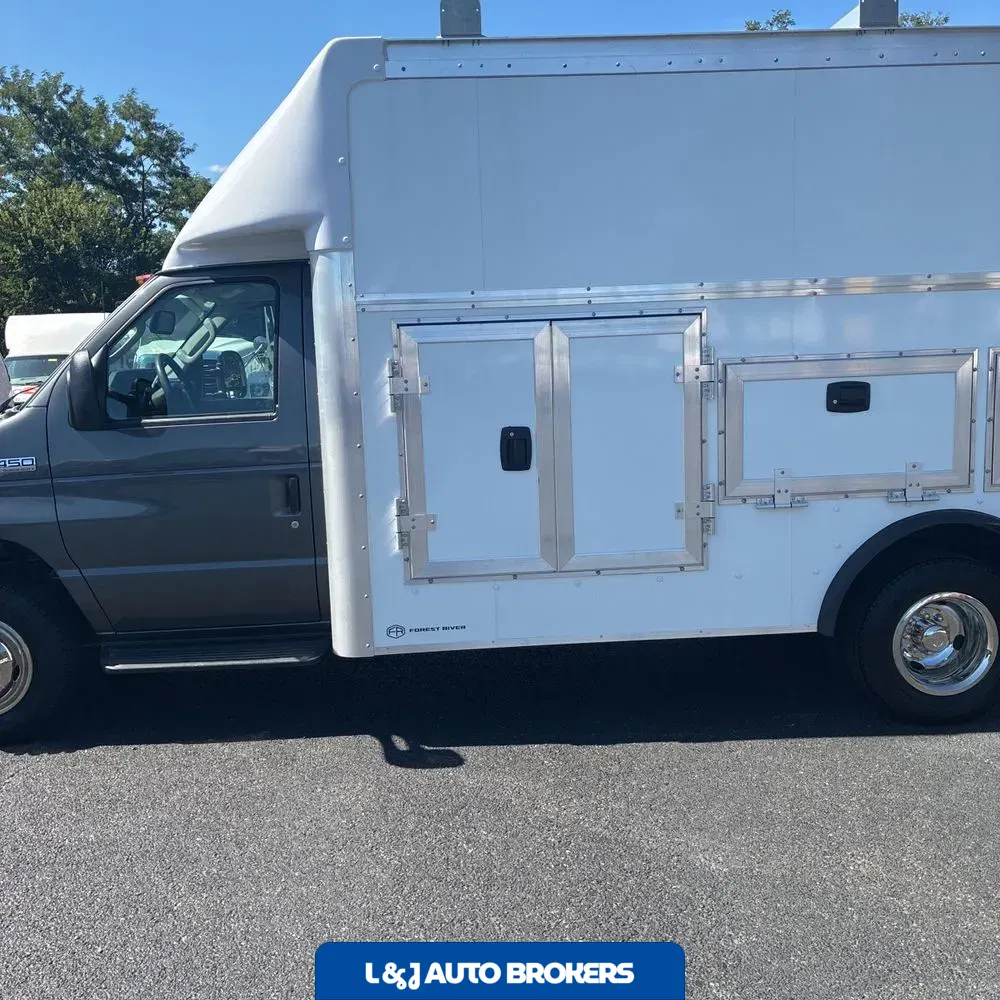 2025 Ford Commercial Vans E450