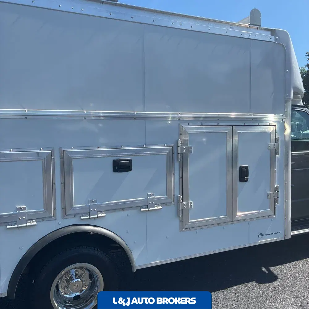 2025 Ford Commercial Vans E450