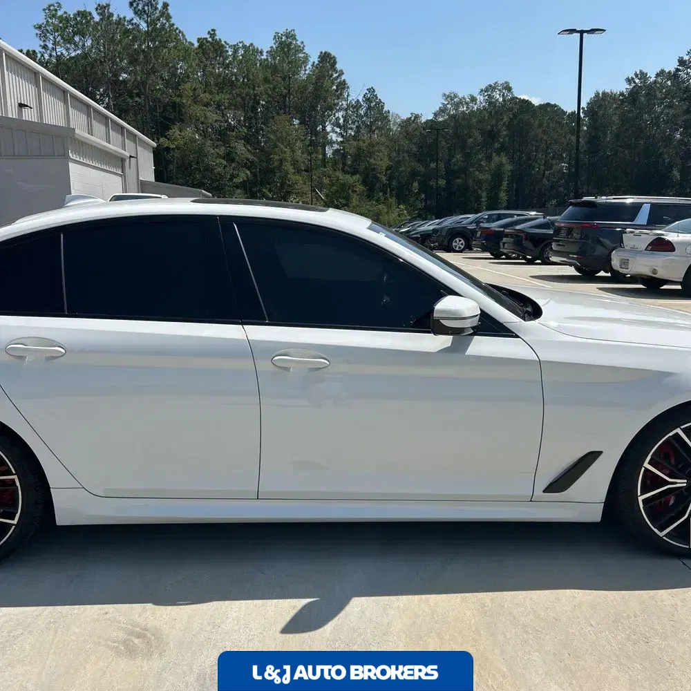2021 BMW 5-Series M550xi