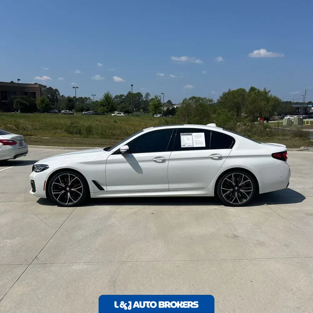 2021 BMW 5-Series M550xi