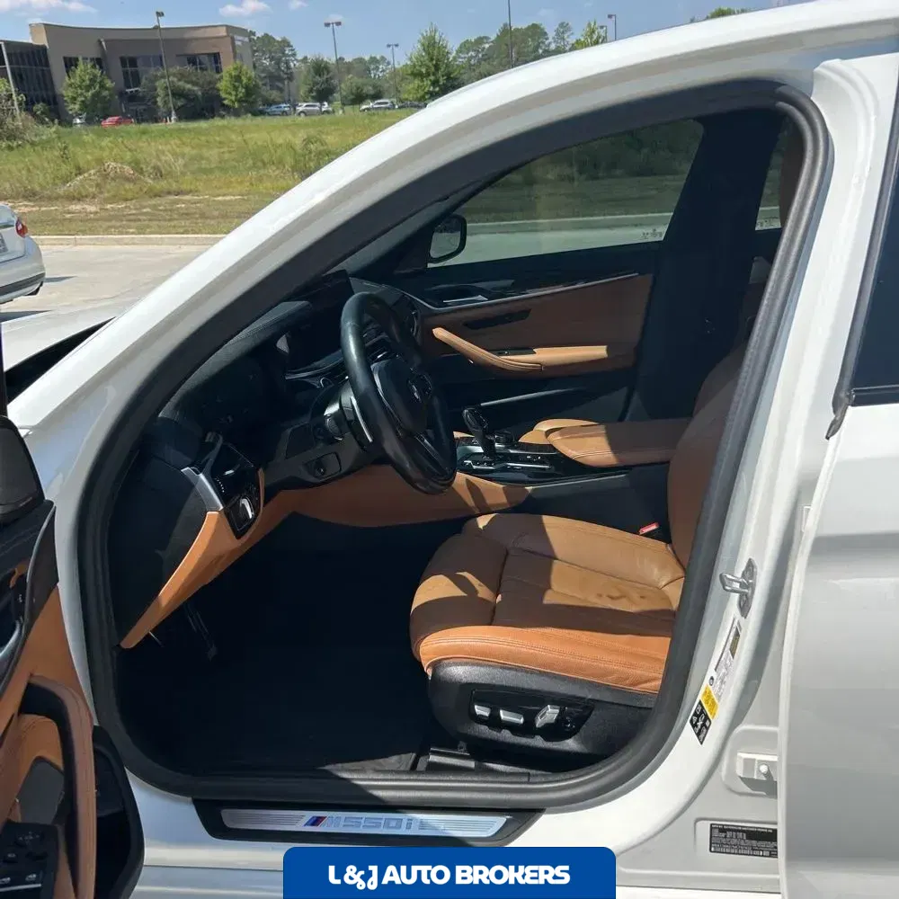 2021 BMW 5-Series M550xi