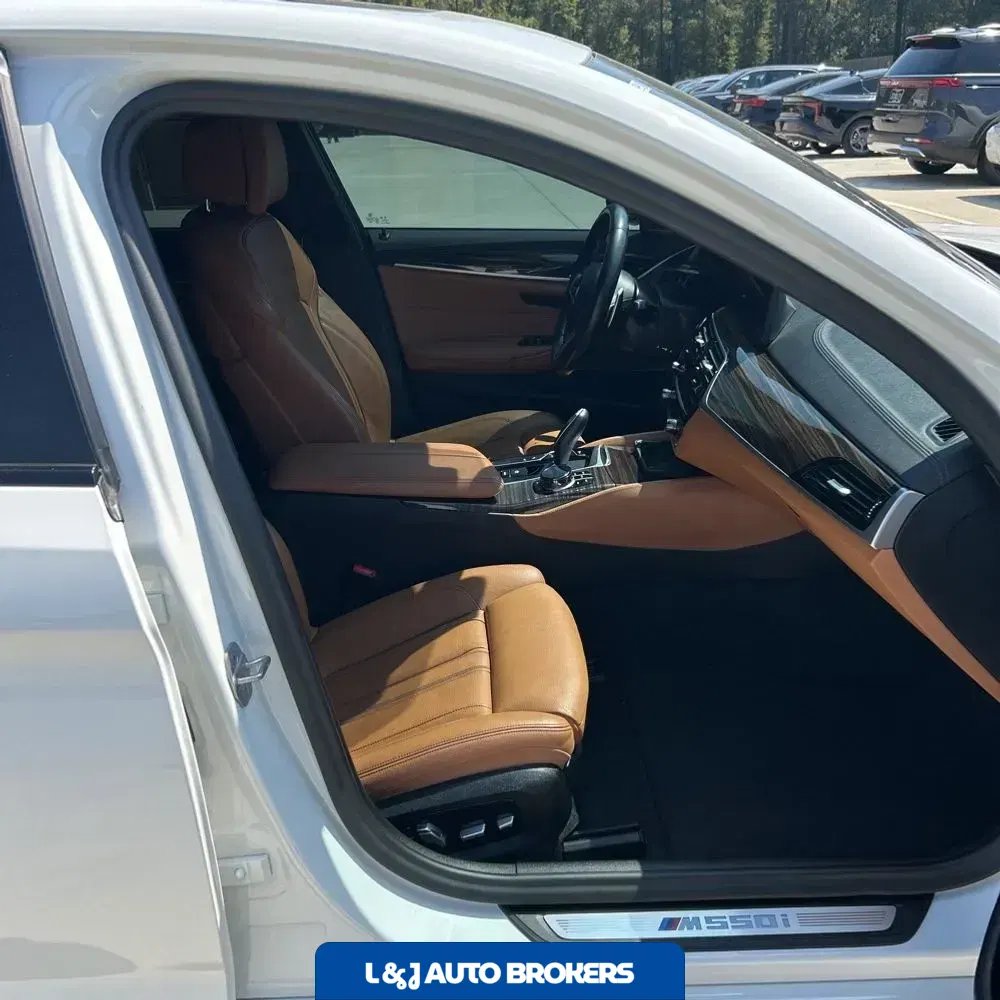 2021 BMW 5-Series M550xi