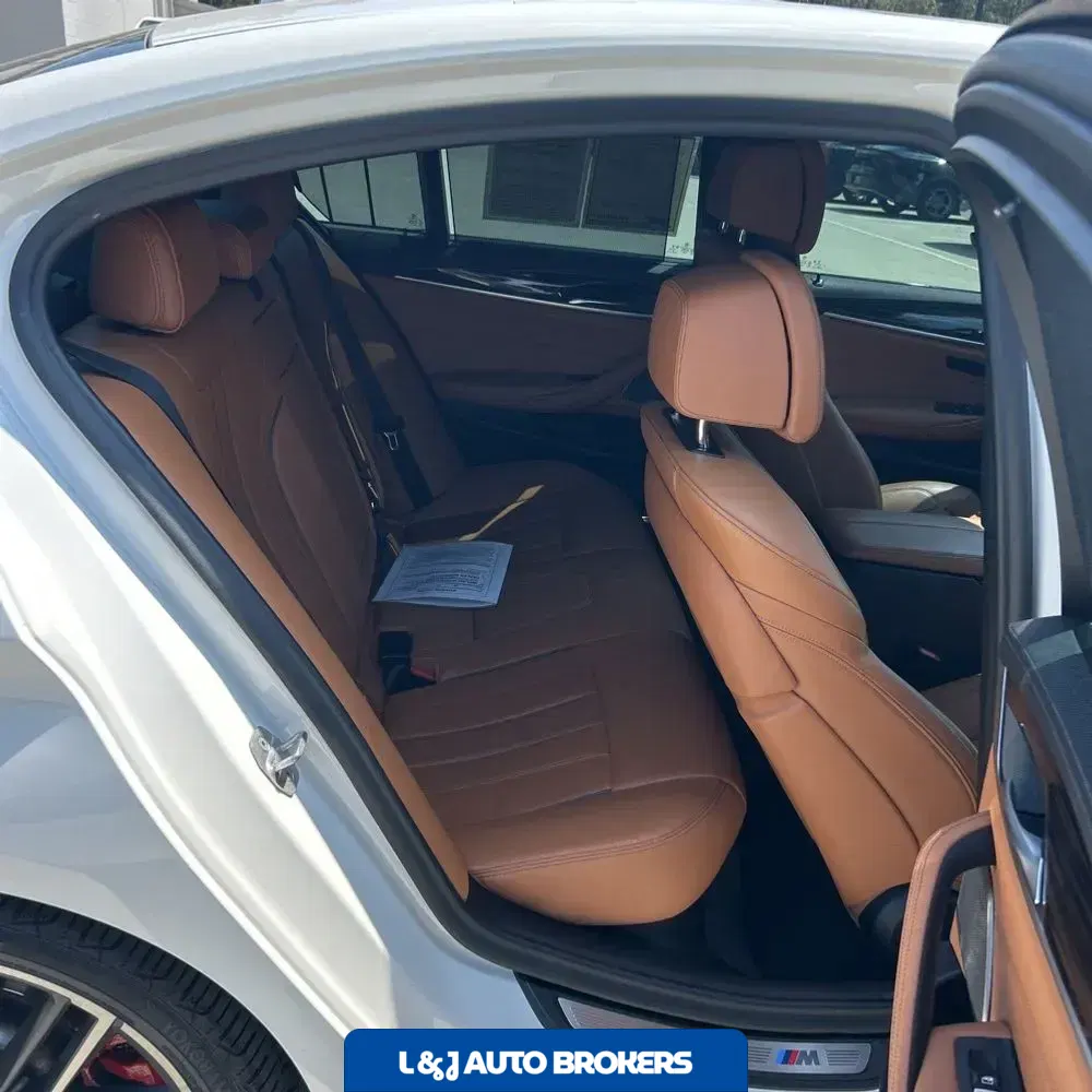 2021 BMW 5-Series M550xi
