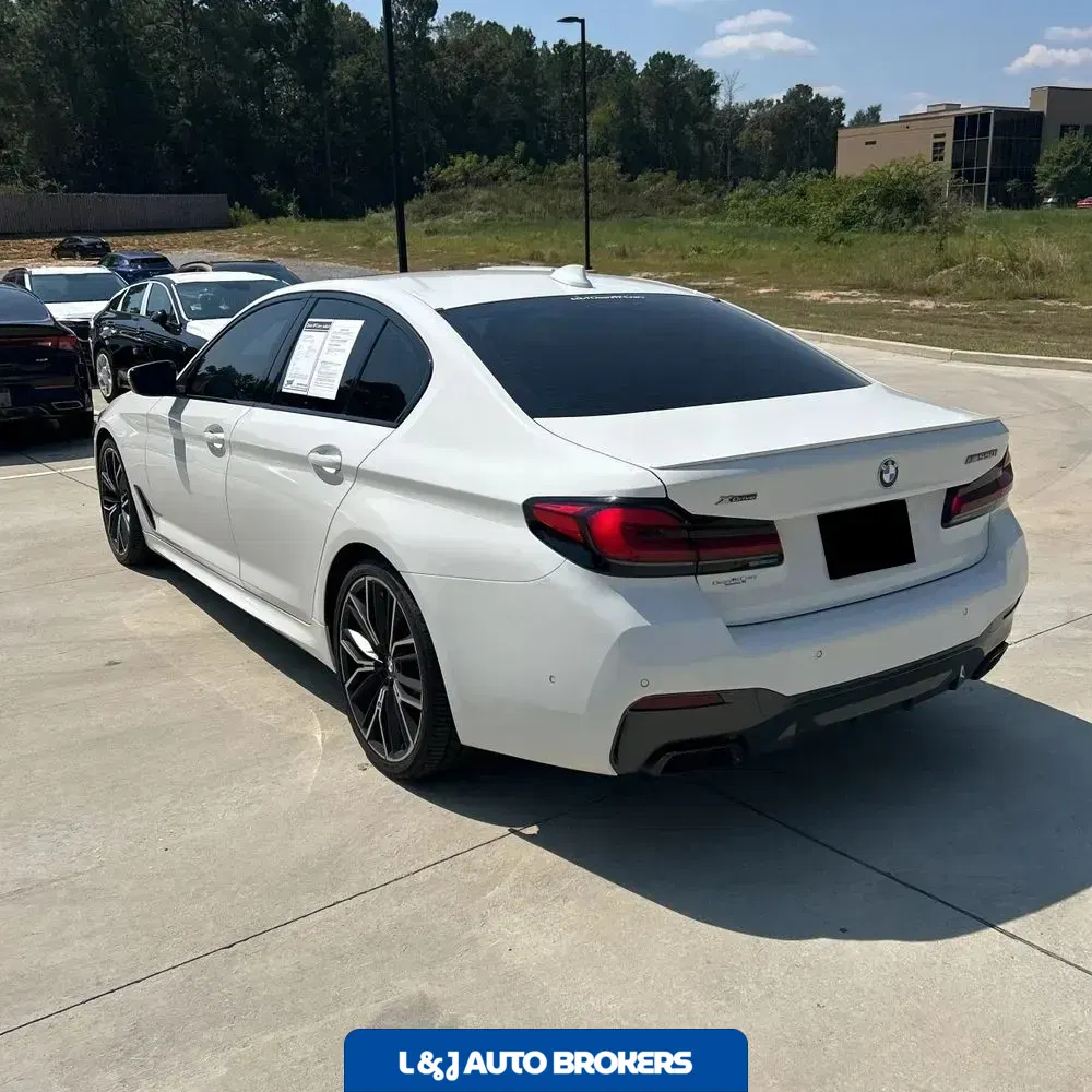 2021 BMW 5-Series M550xi