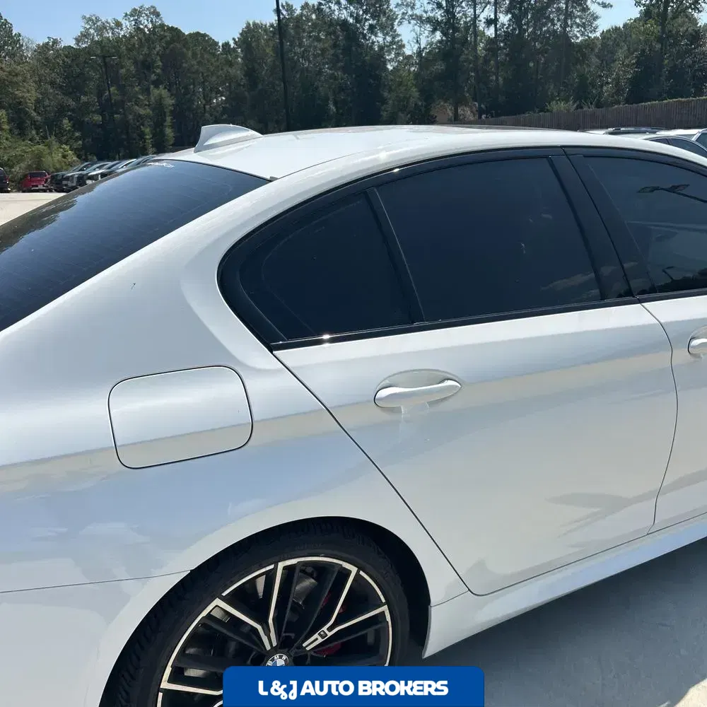 2021 BMW 5-Series M550xi