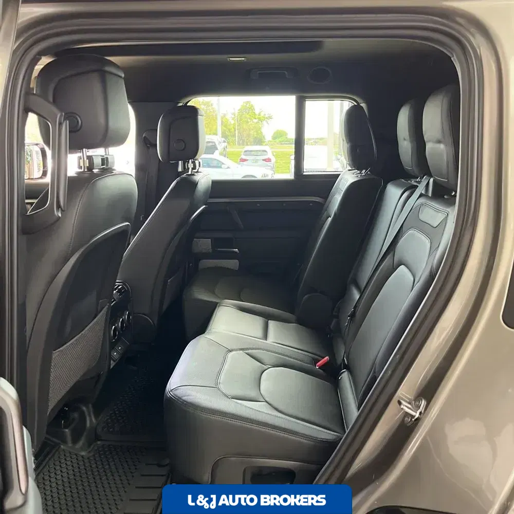 2023 Land Rover Defender 130 X-Dynamic SE