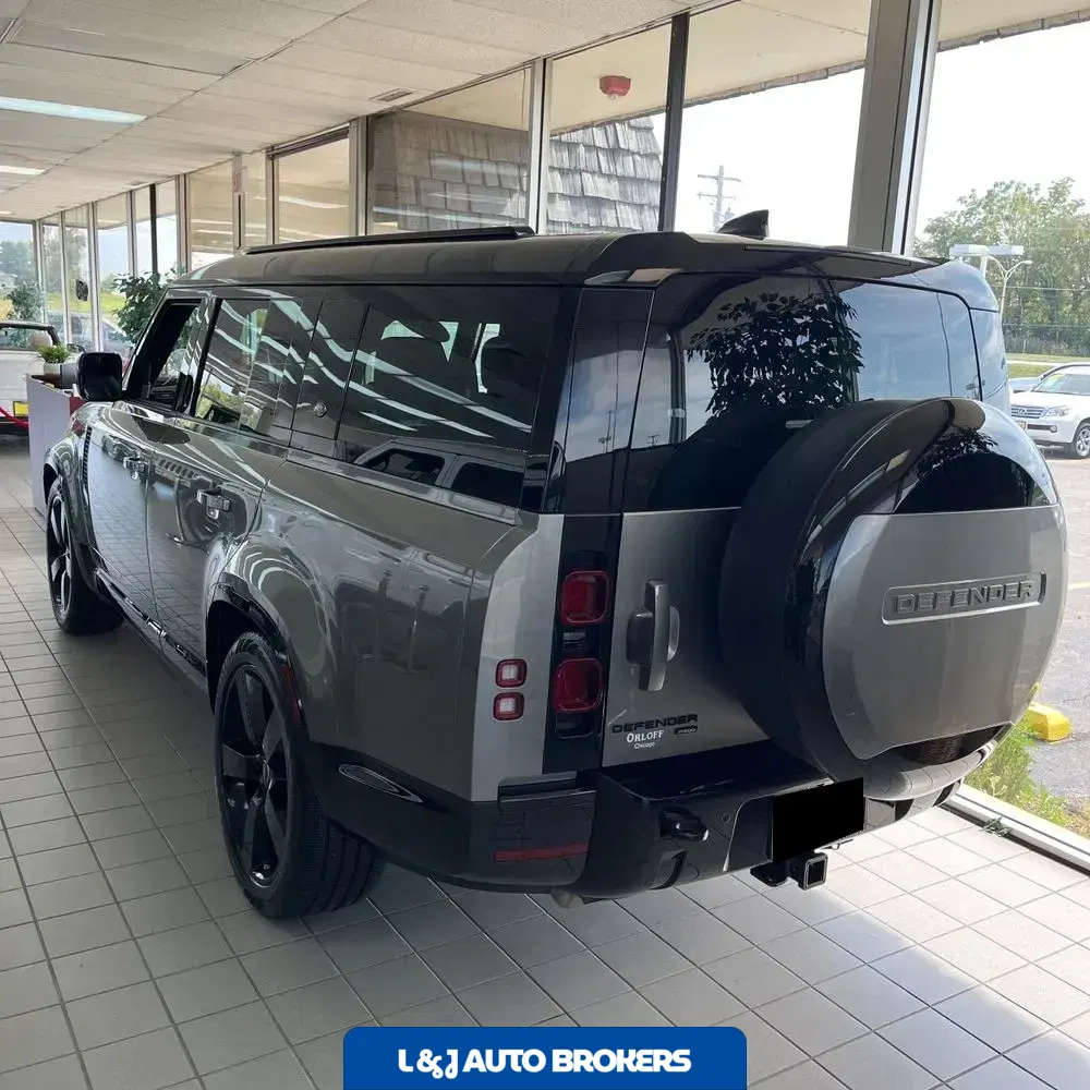 2023 Land Rover Defender 130 X-Dynamic SE