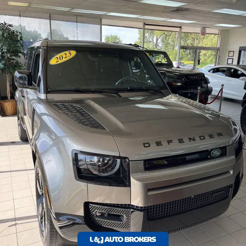 2023 Land Rover Defender 130 X-Dynamic SE