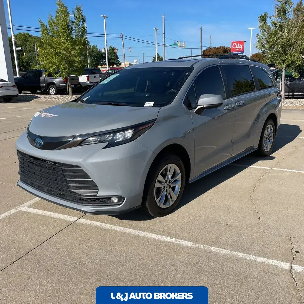 2023 Toyota Sienna Woodland Edition