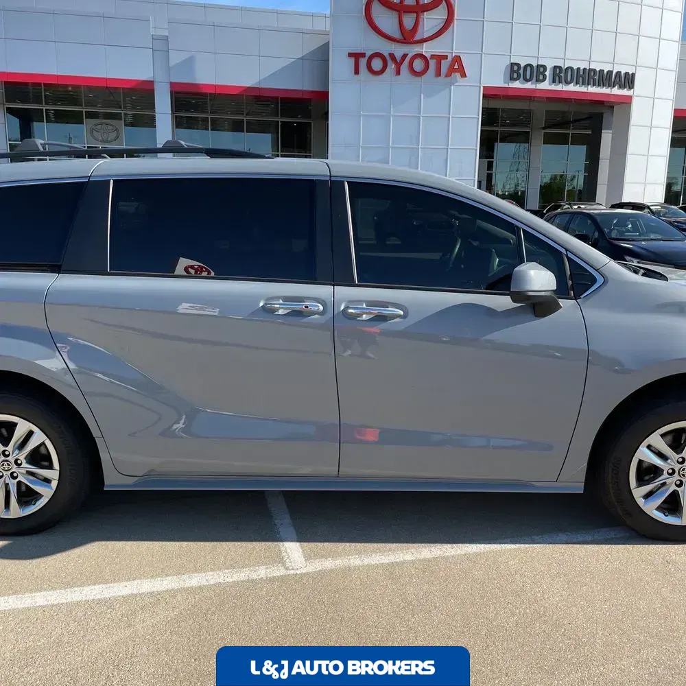 2023 Toyota Sienna Woodland Edition