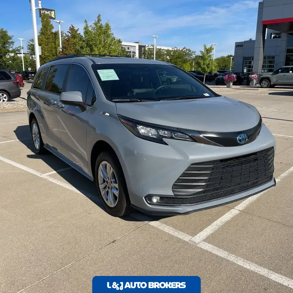 2023 Toyota Sienna Woodland Edition