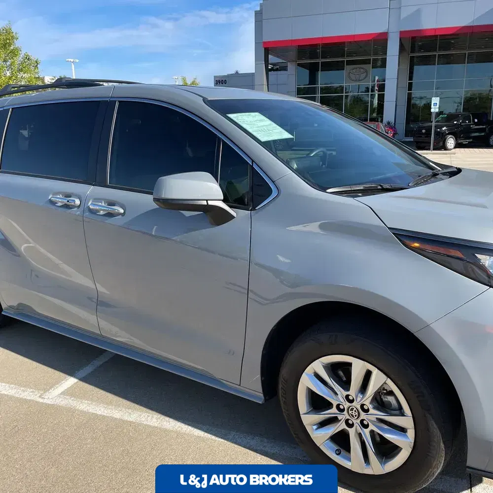 2023 Toyota Sienna Woodland Edition