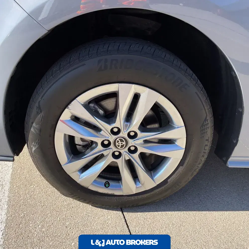 2023 Toyota Sienna Woodland Edition