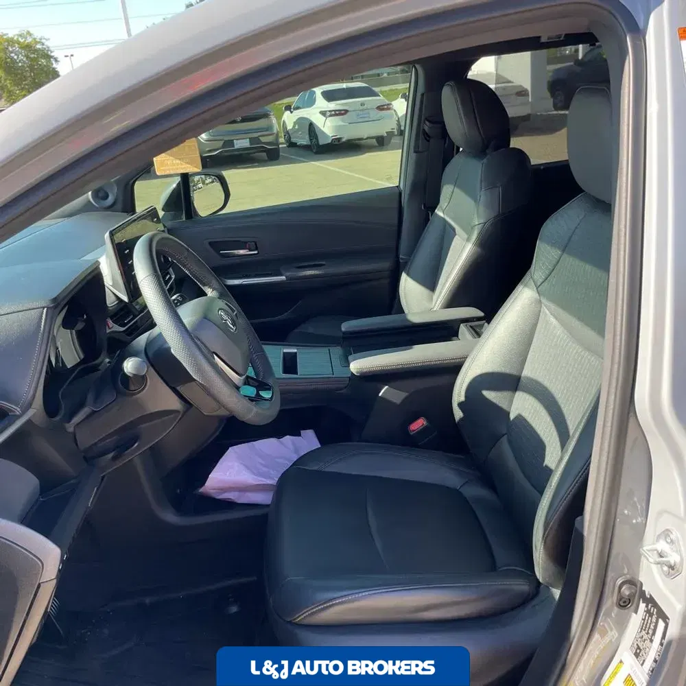 2023 Toyota Sienna Woodland Edition