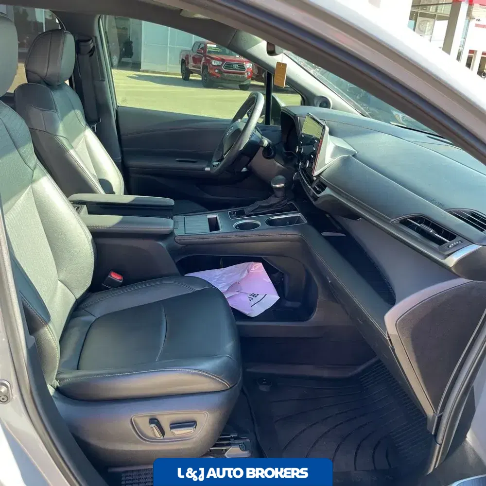 2023 Toyota Sienna Woodland Edition