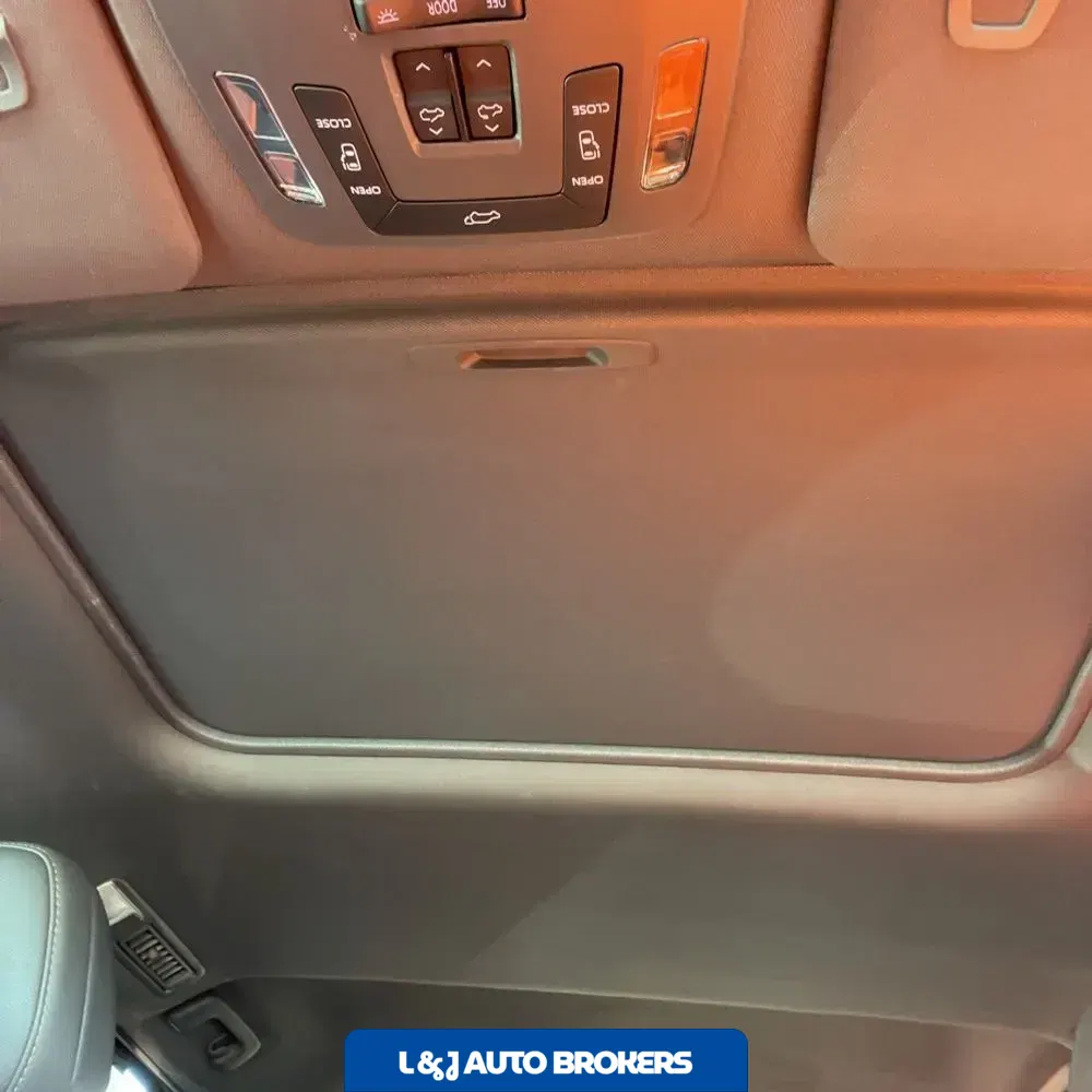 2023 Toyota Sienna Woodland Edition