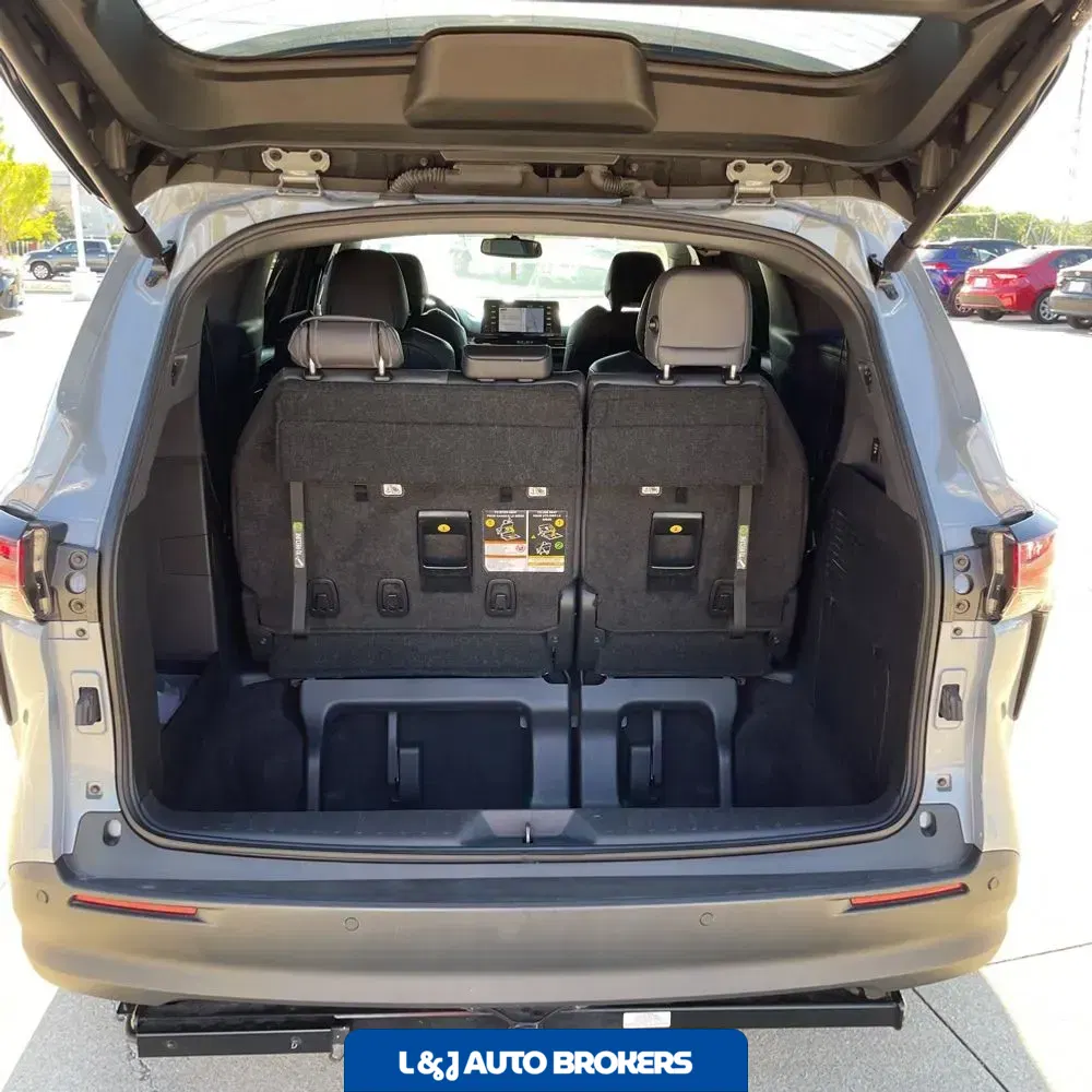 2023 Toyota Sienna Woodland Edition