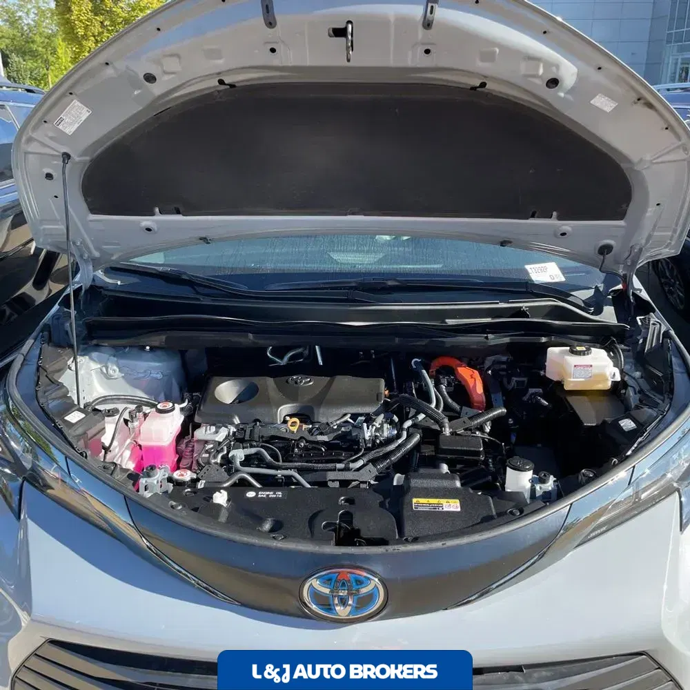 2023 Toyota Sienna Woodland Edition