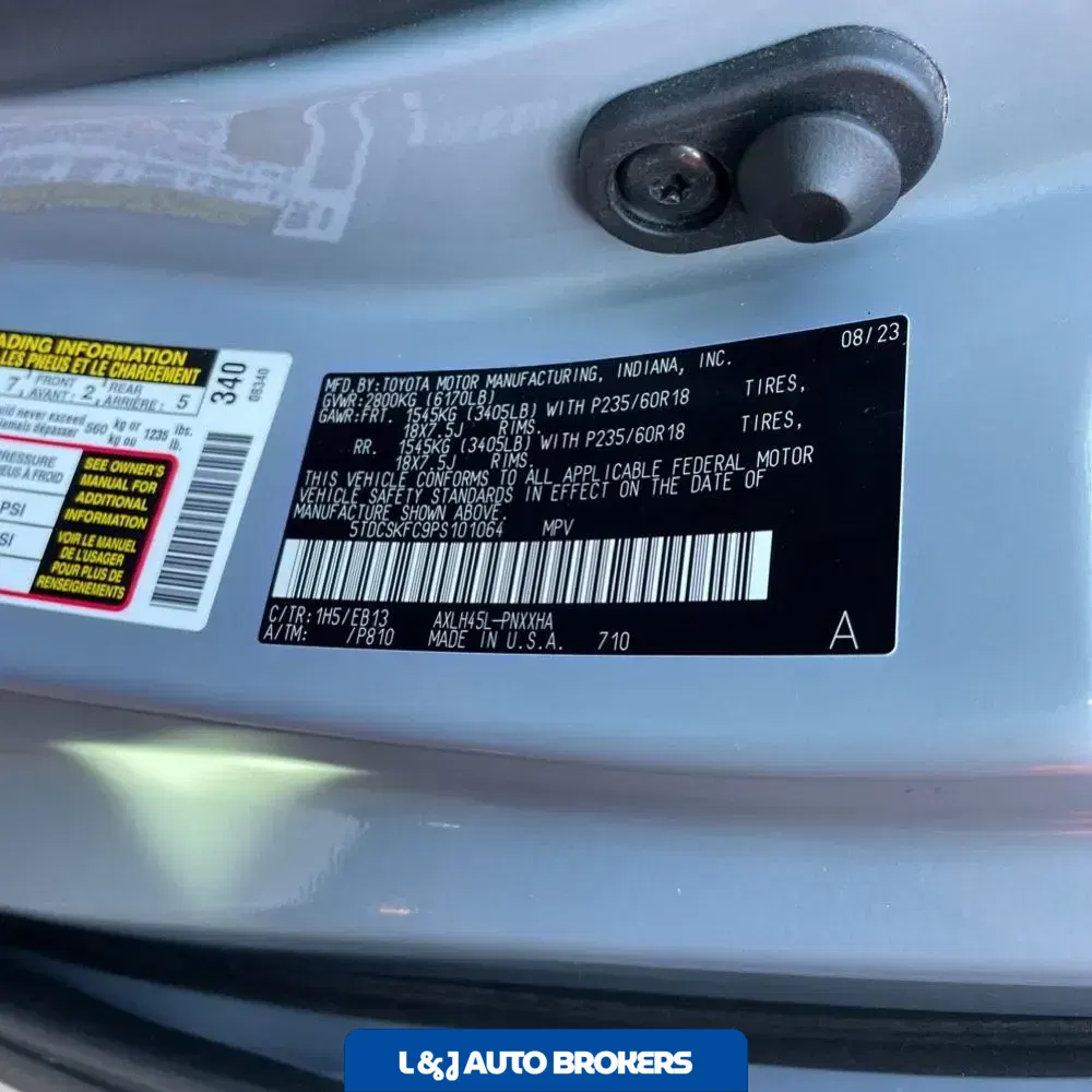 2023 Toyota Sienna Woodland Edition