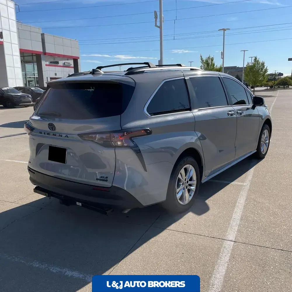 2023 Toyota Sienna Woodland Edition