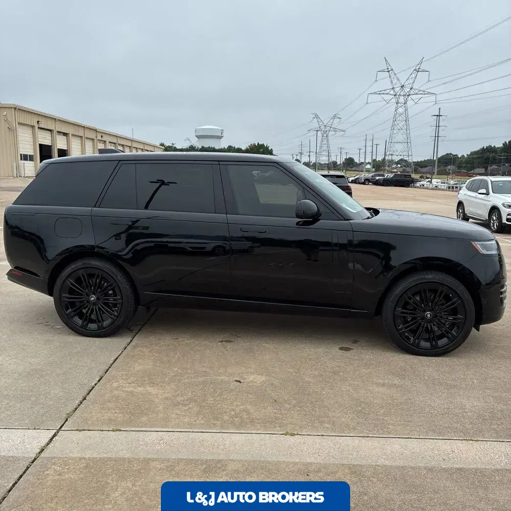 2025 Land Rover Range Rover SE P530