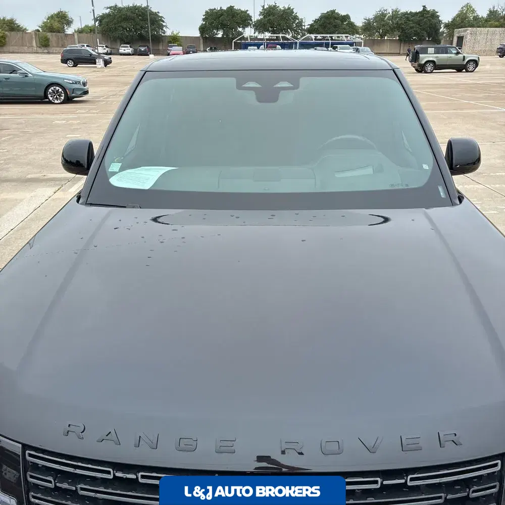 2025 Land Rover Range Rover SE P530