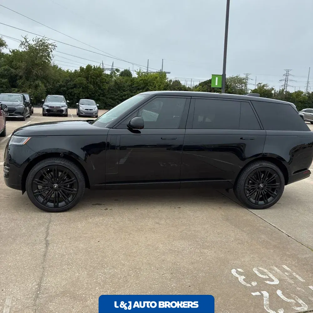 2025 Land Rover Range Rover SE P530
