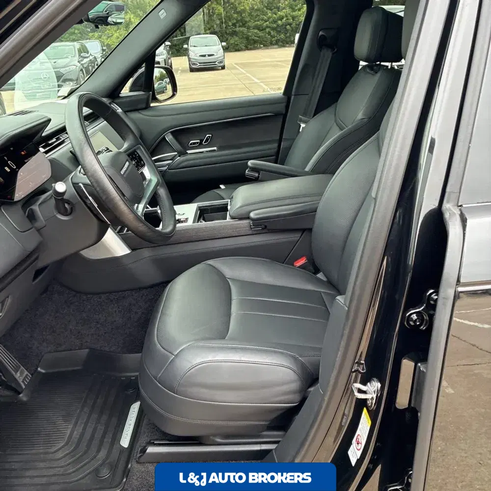 2025 Land Rover Range Rover SE P530
