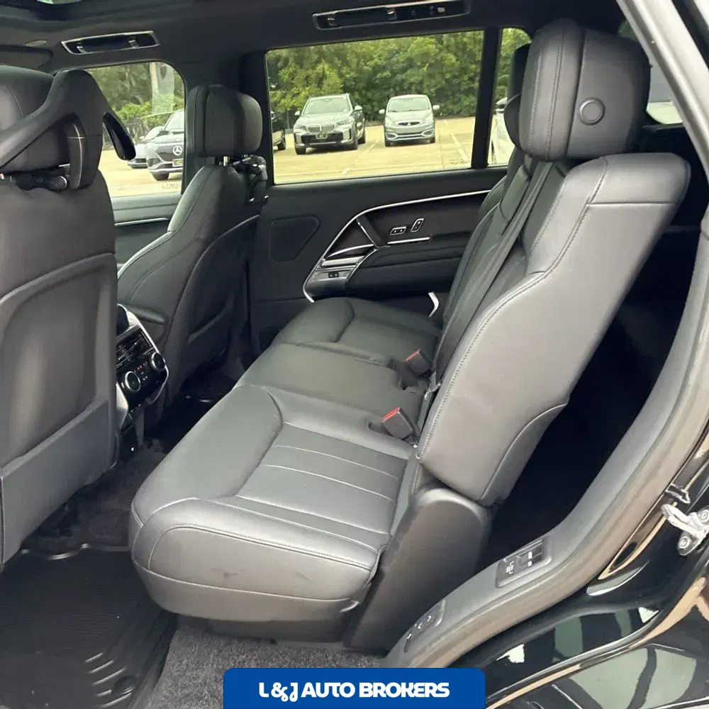 2025 Land Rover Range Rover SE P530