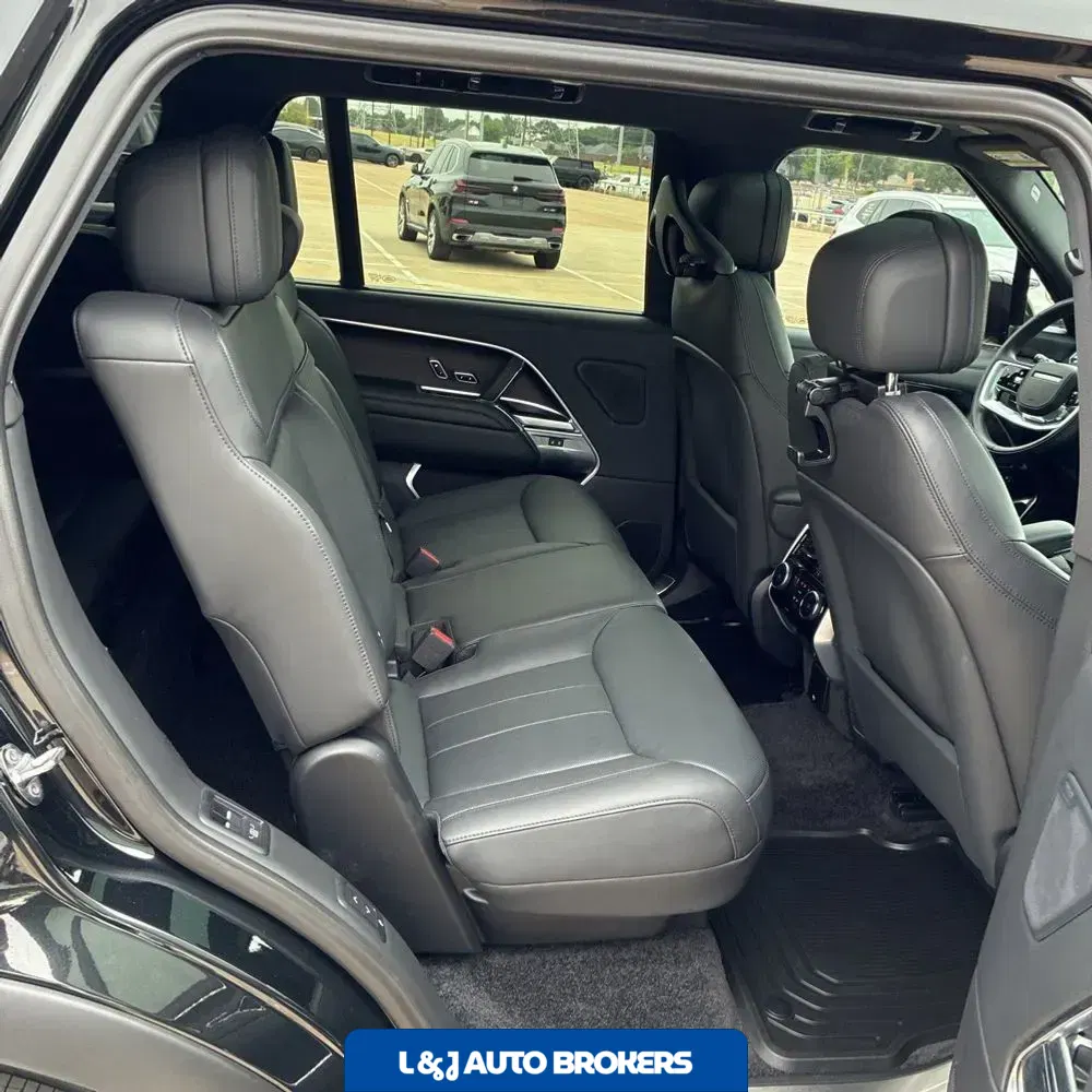 2025 Land Rover Range Rover SE P530