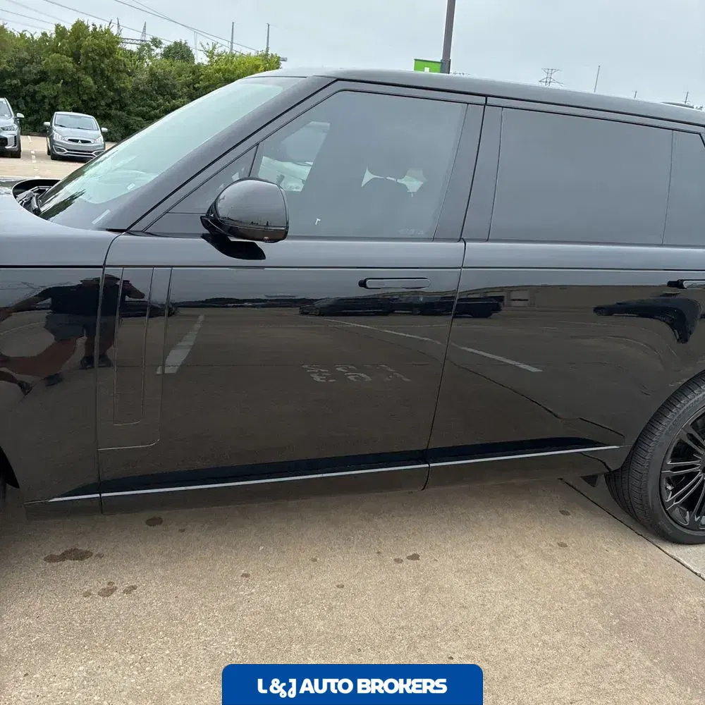 2025 Land Rover Range Rover SE P530