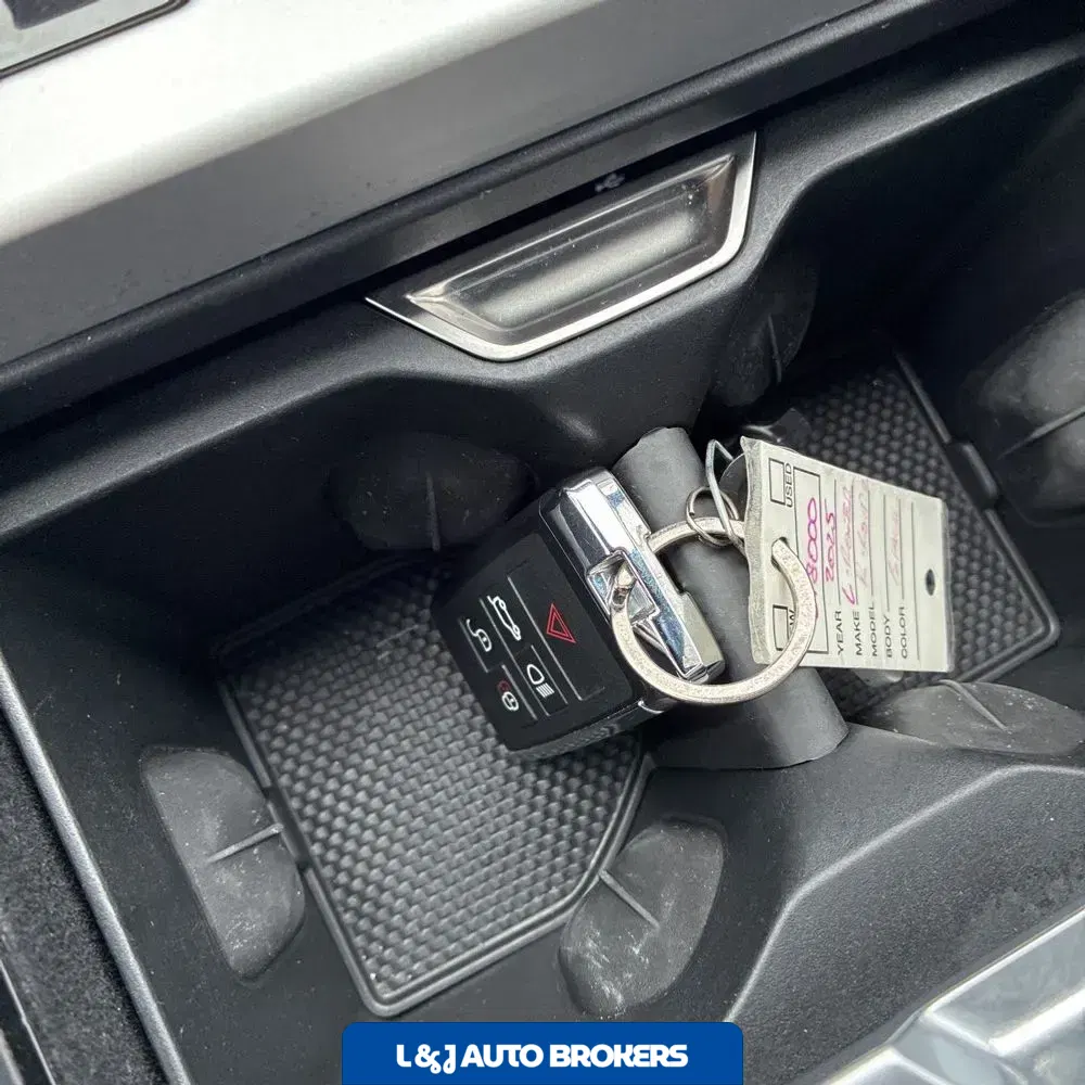 2025 Land Rover Range Rover SE P530
