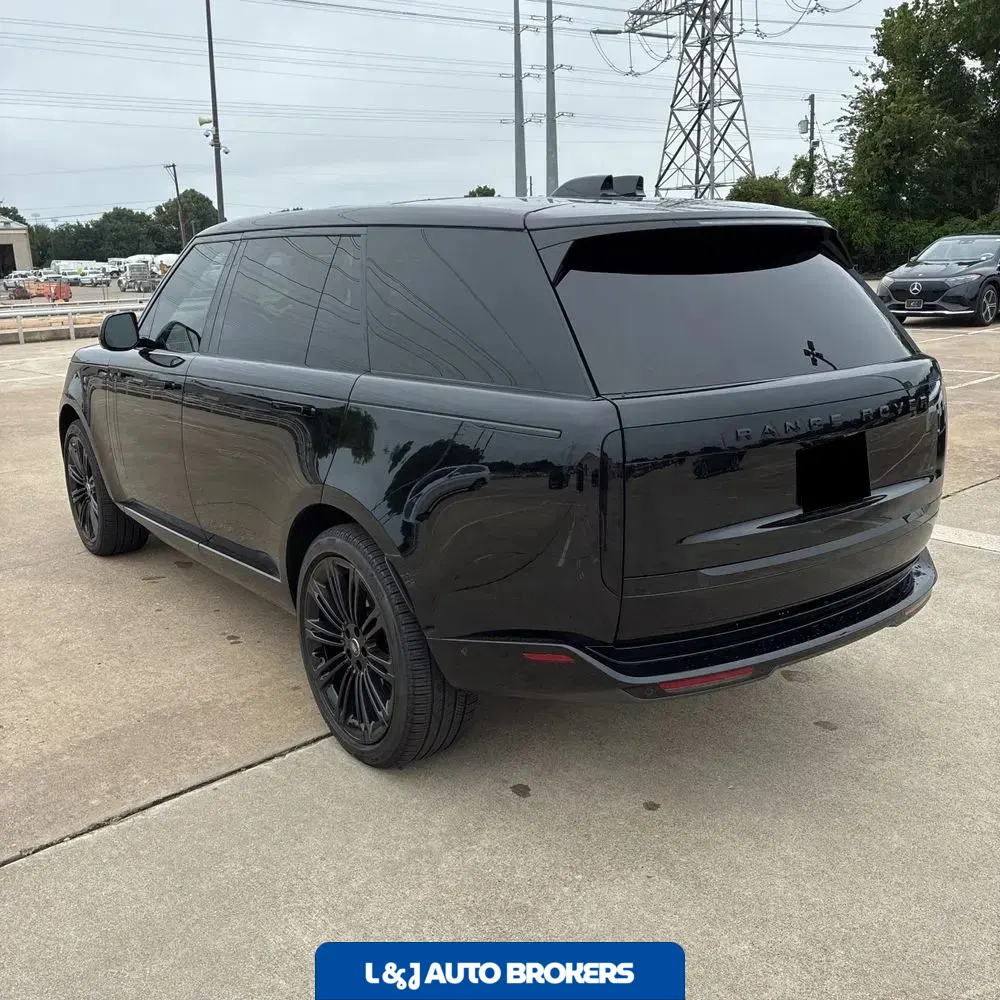 2025 Land Rover Range Rover SE P530