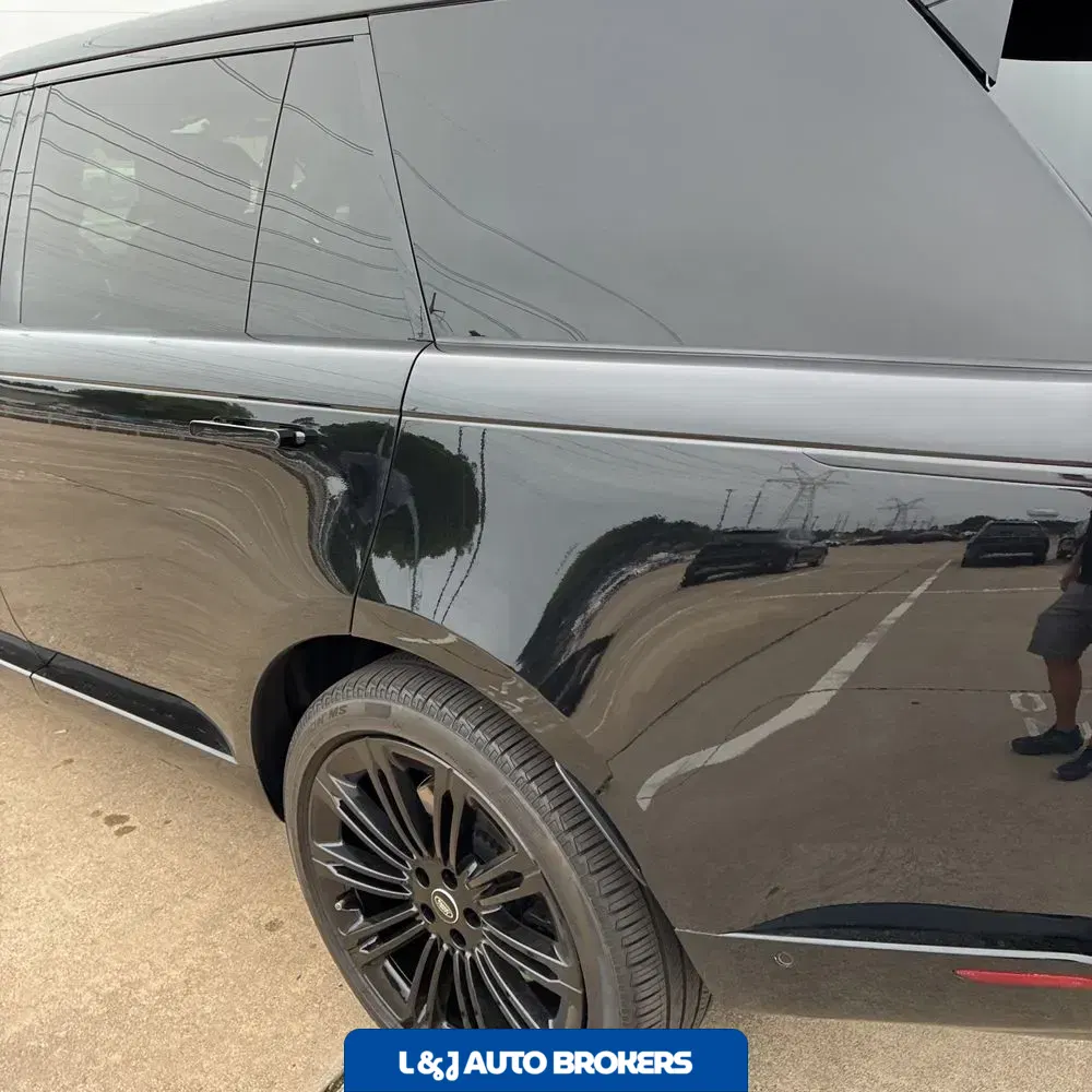 2025 Land Rover Range Rover SE P530