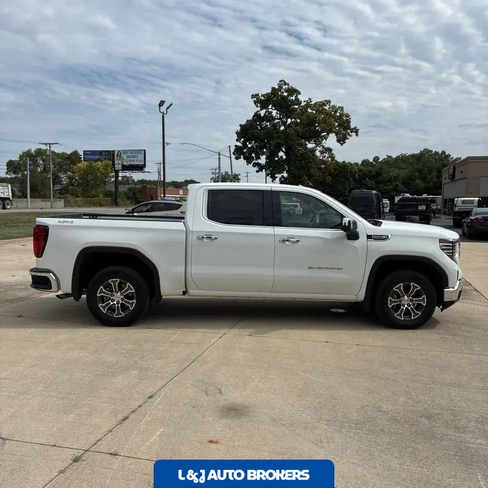 2025 GMC Sierra 1500 SLT