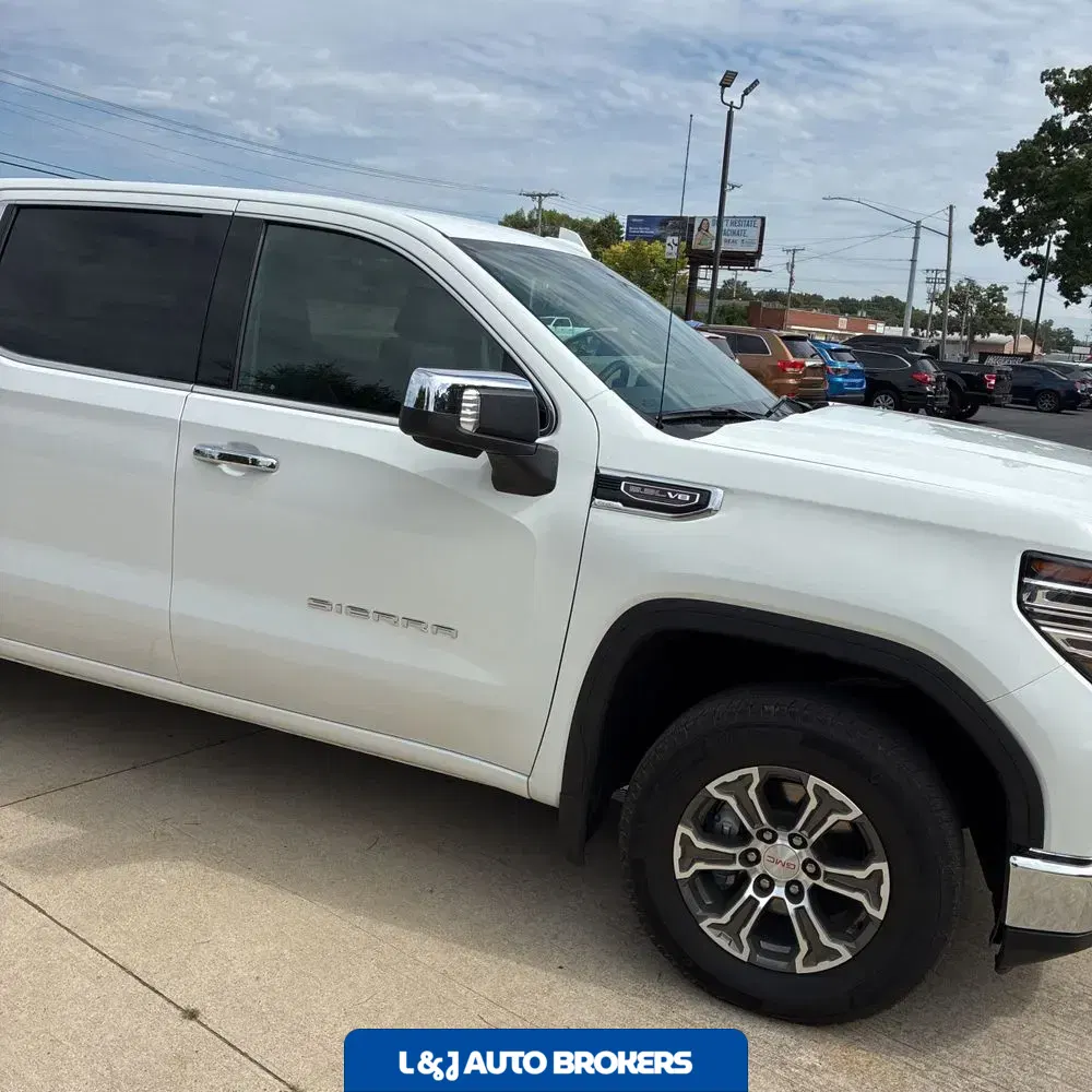2025 GMC Sierra 1500 SLT