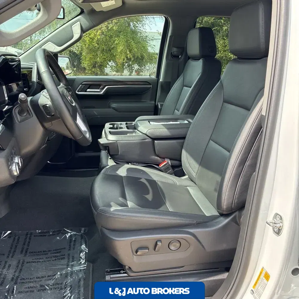2025 GMC Sierra 1500 SLT