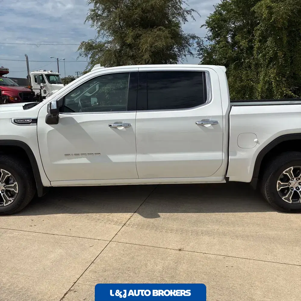 2025 GMC Sierra 1500 SLT