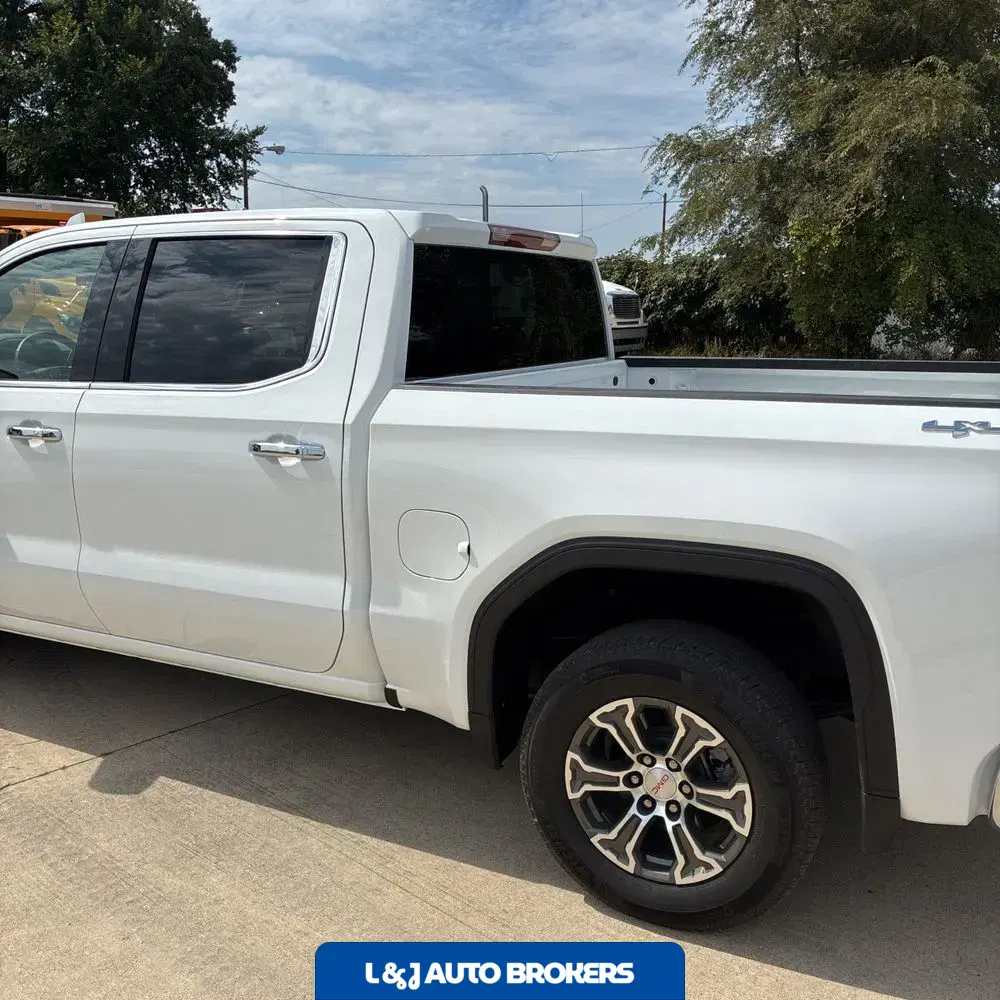 2025 GMC Sierra 1500 SLT