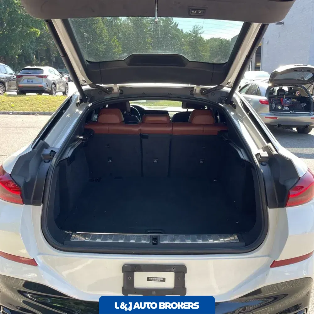 2023 BMW X6 M50i