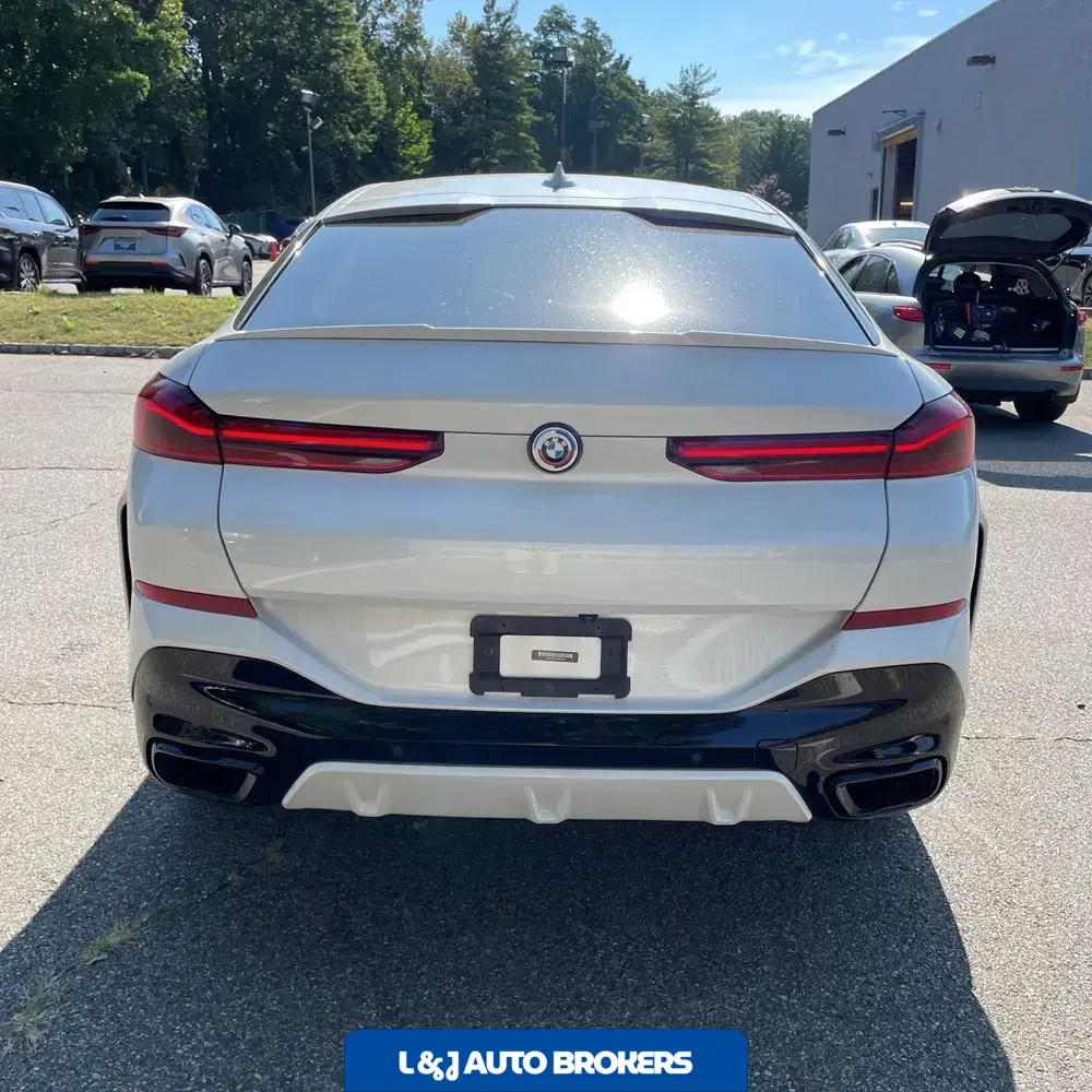 2023 BMW X6 M50i