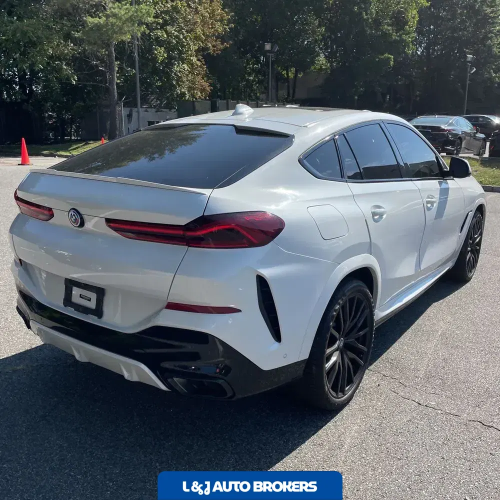 2023 BMW X6 M50i