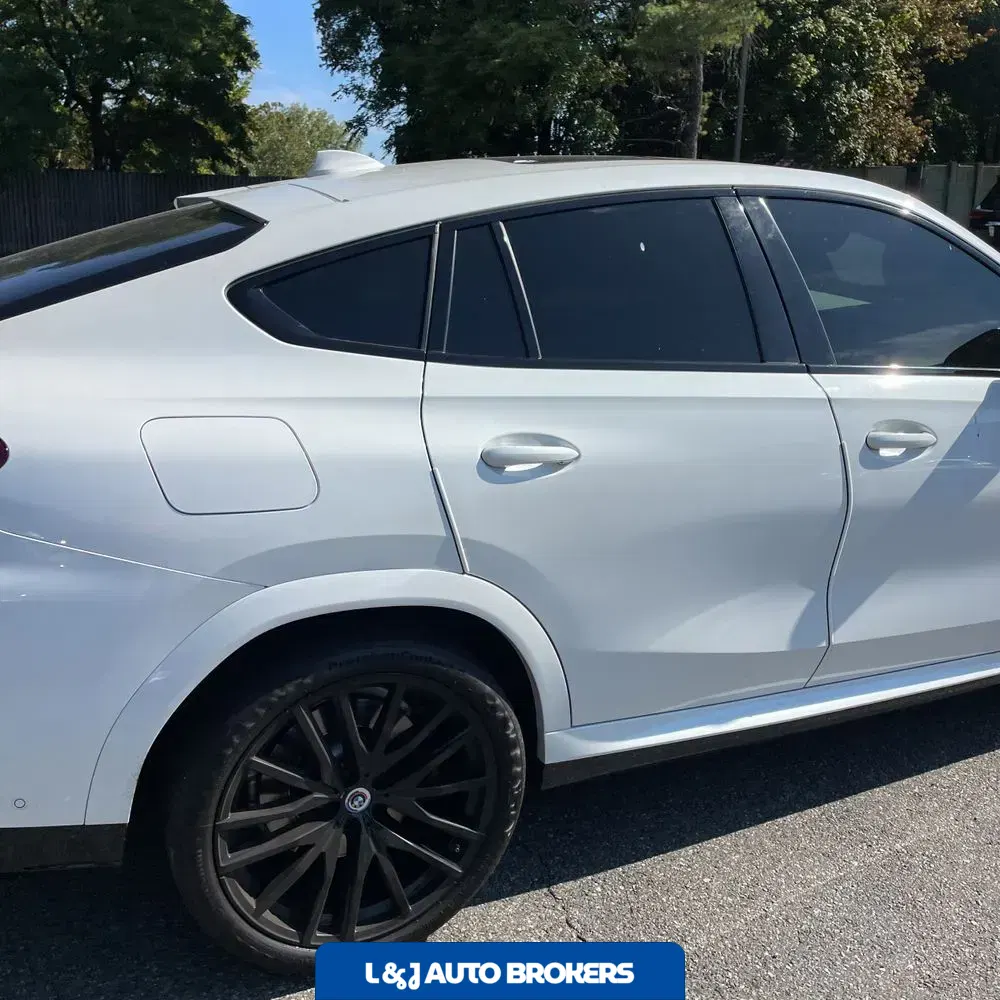 2023 BMW X6 M50i