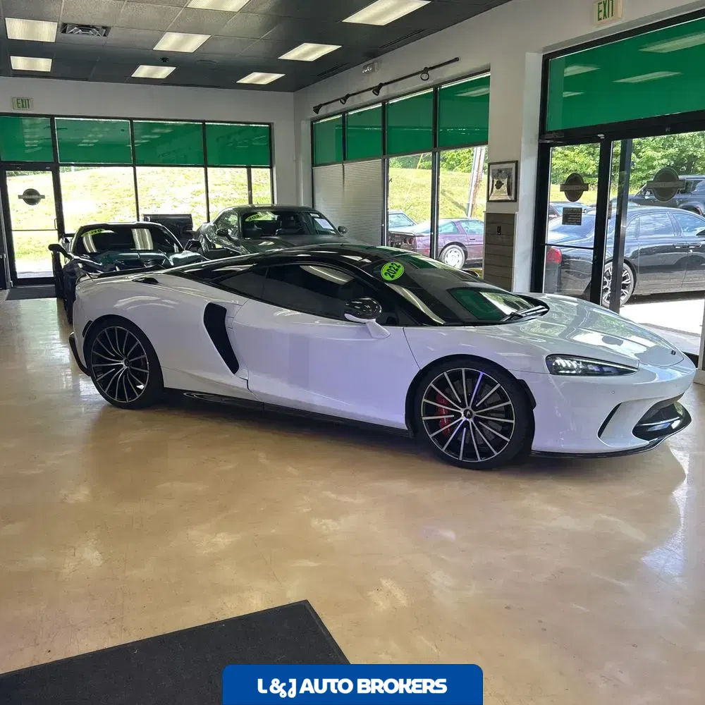 2022 McLaren GT Base 2D Coupe