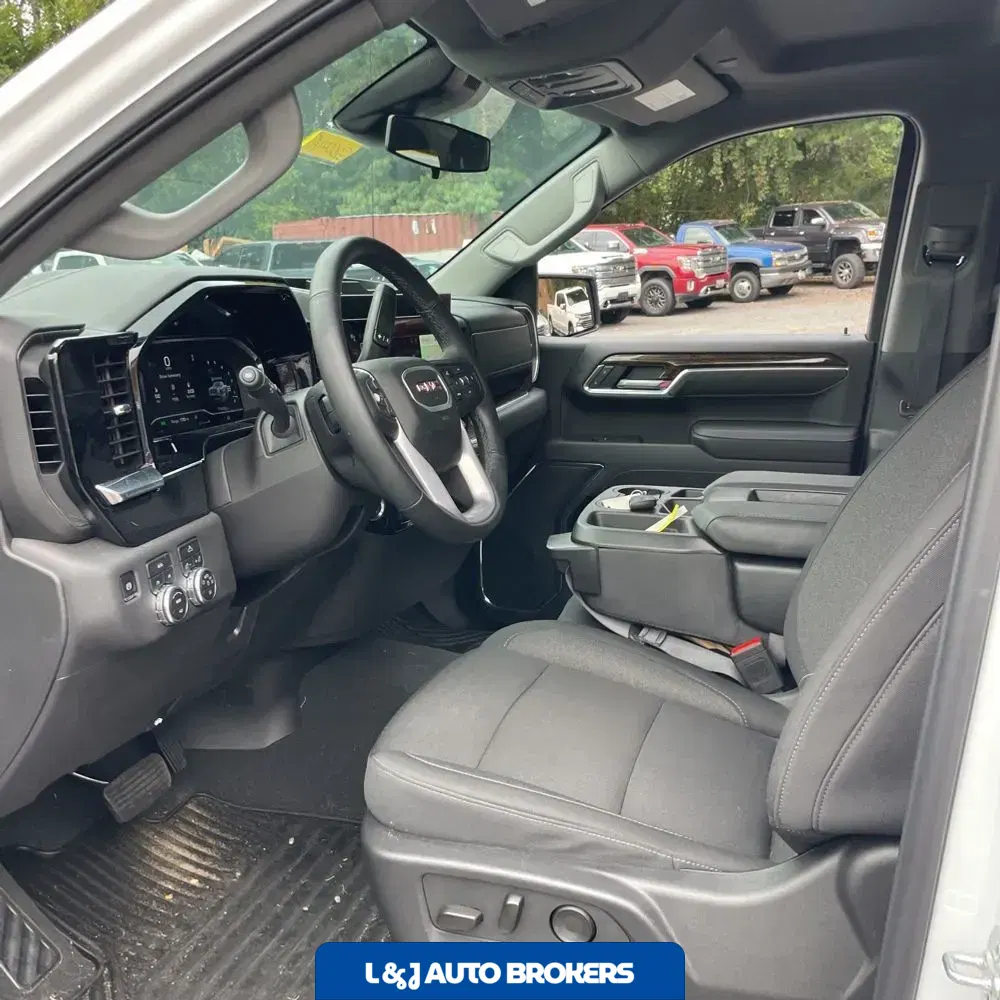 2025 GMC Sierra 1500 Elevation