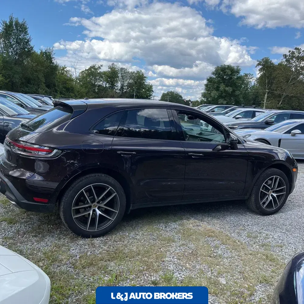 2025 Porsche Macan Base