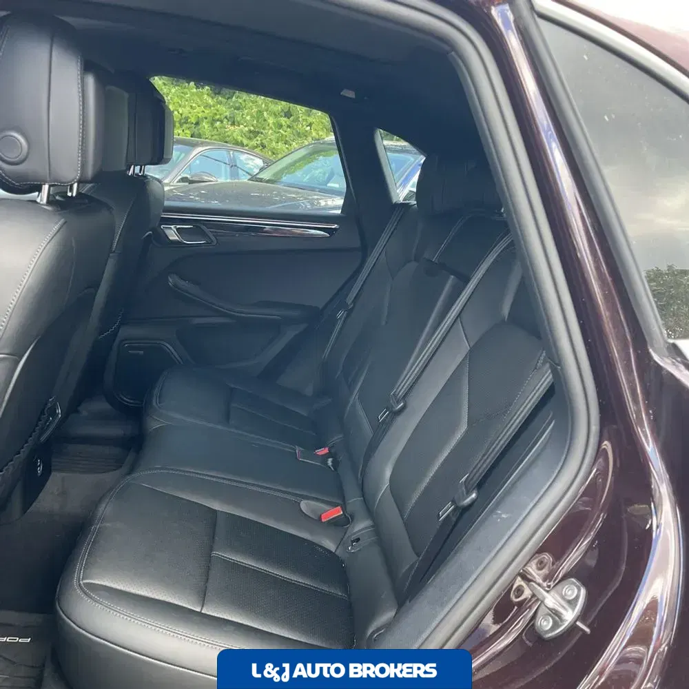 2025 Porsche Macan Base