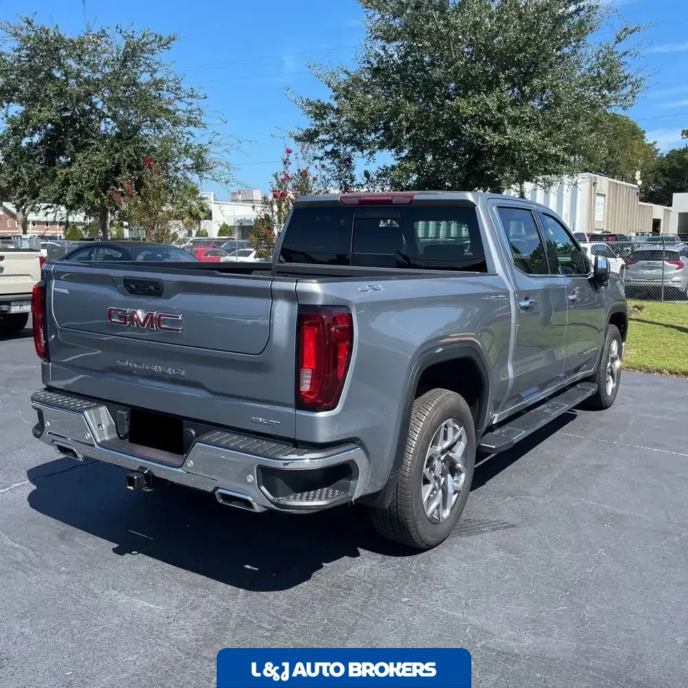 2025 GMC Sierra 1500 SLT