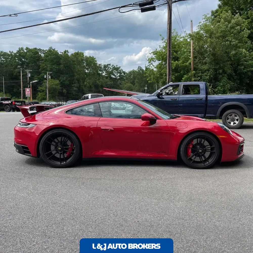 2022 Porsche 911 Carrera 4 GTS